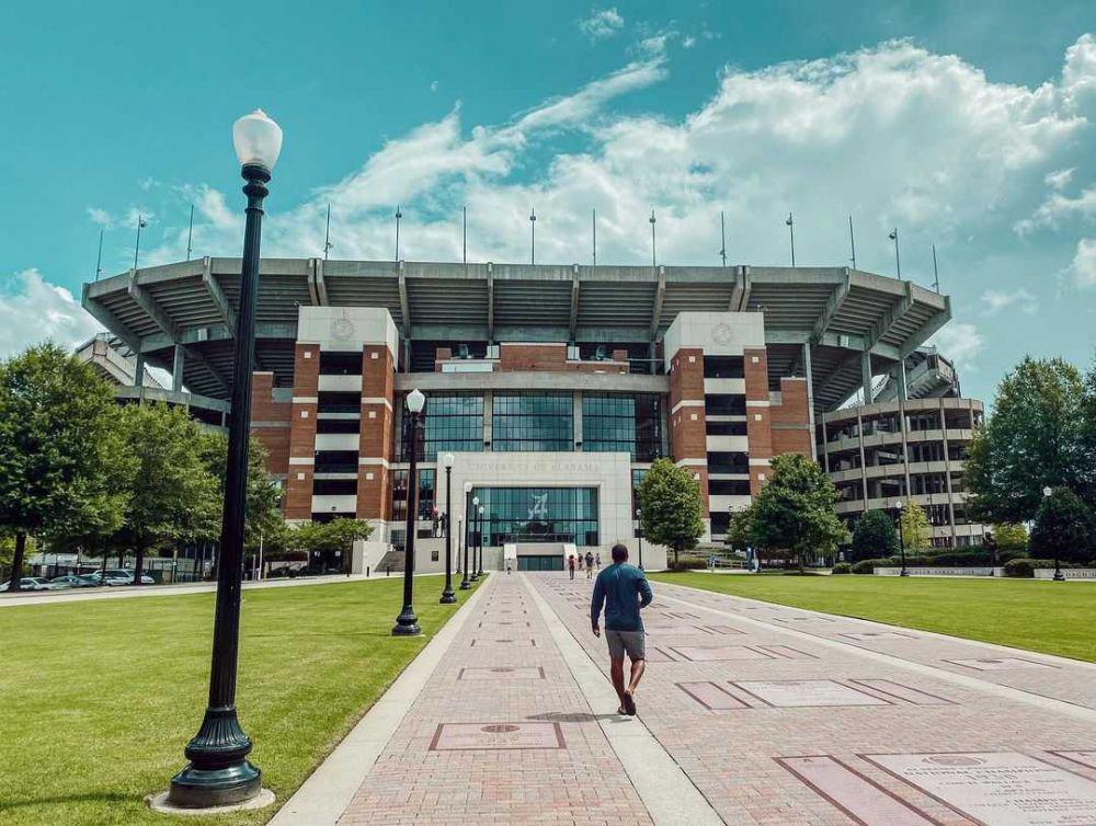 university of alabama (www.instagram.com/lorettaflaig)