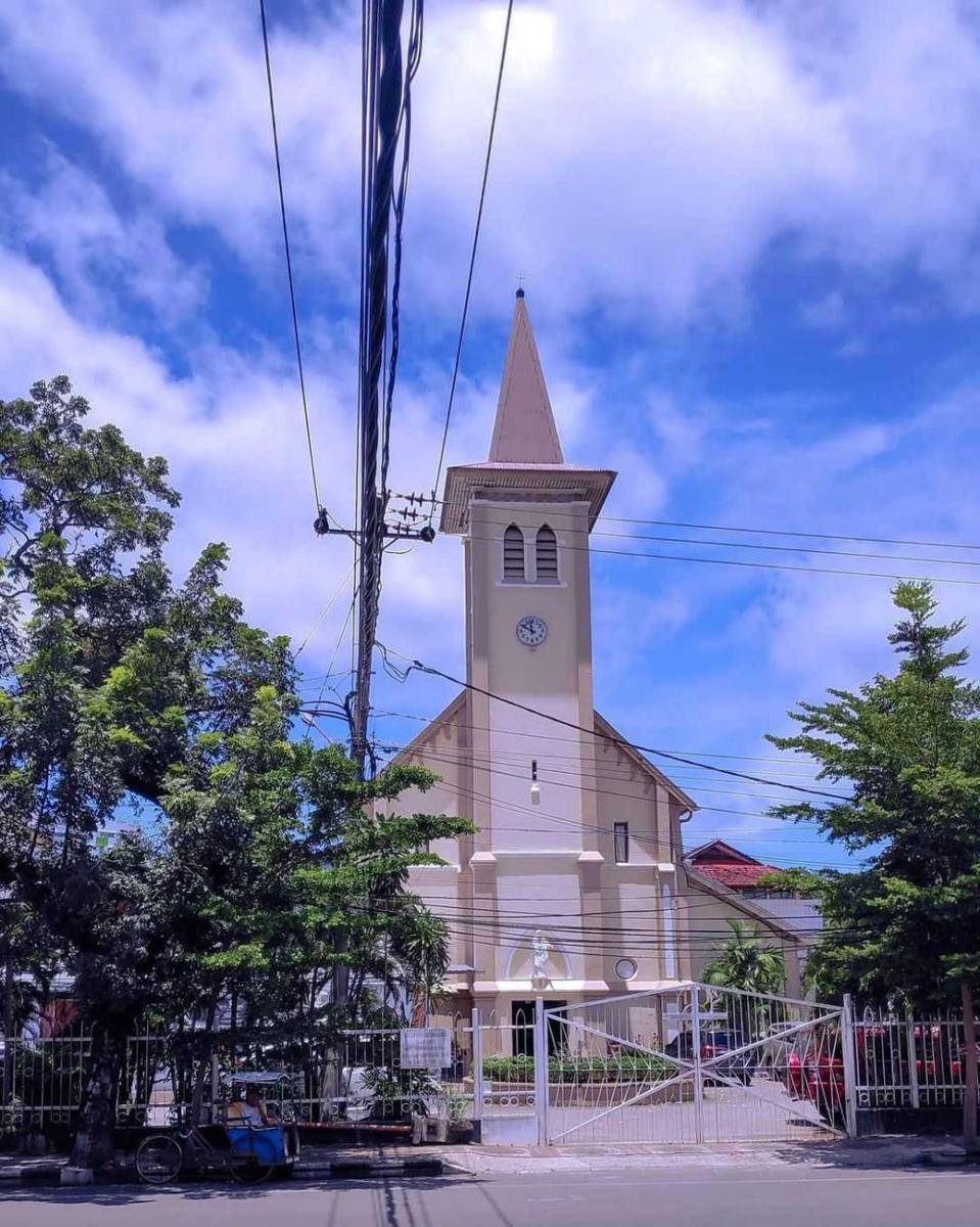 Katedral Makassar (instagram.com/rumi.utomo)