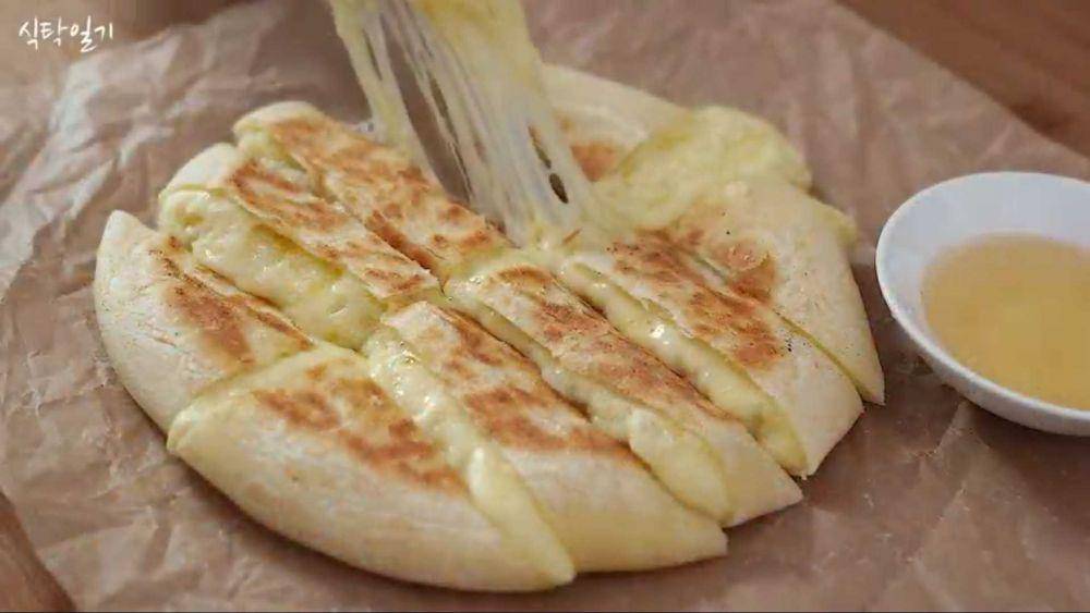 Potato cheese bread (youtube.com/tablediary)