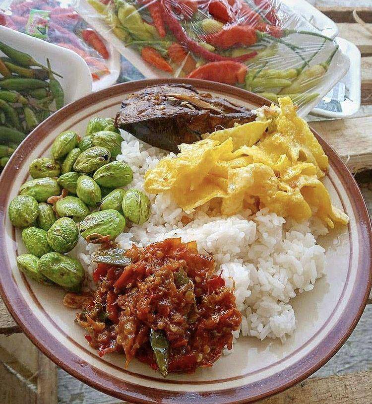Lalapan Petai (instagram.com/praktekmasak)
