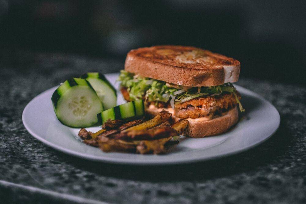 ilustrasi liverwurst sandwich (unsplash.com/John Matychuk)