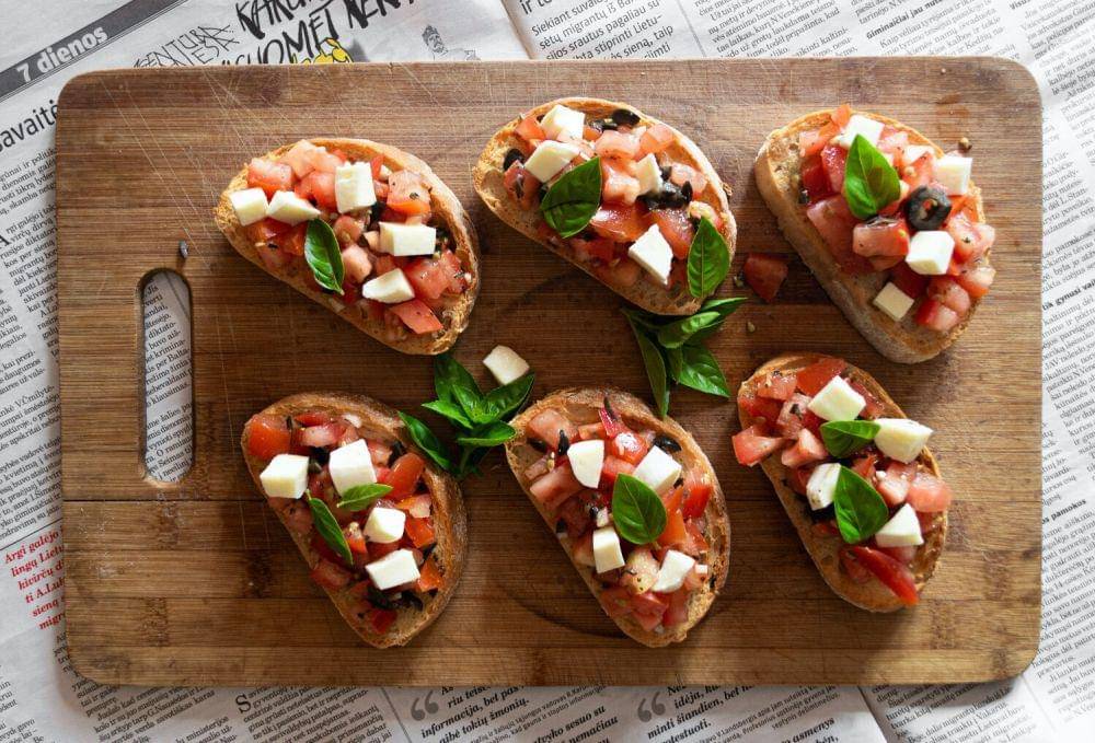 ilustrasi liverwurst bruschetta (unsplash.com/Konstantinas Ladauskas)