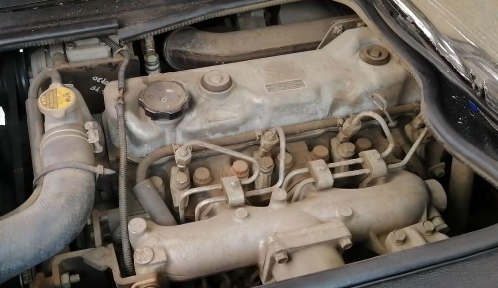 Mesin Colt Diesel minibus (youtube.com/LugNutz Auto Junkie)