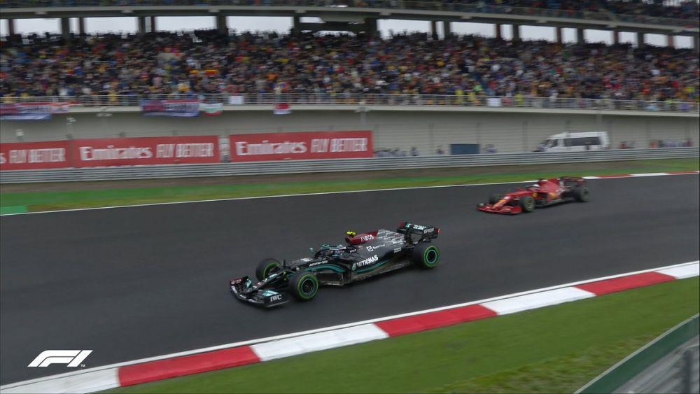 Momen Bottas saat menyalip Leclerc pada balapan GP Turki (twitter.com/F1)
