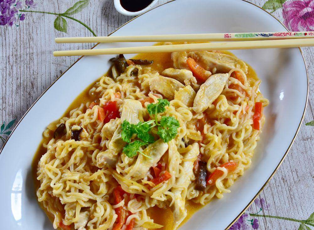 ilustrasi crock pot chicken noodle (pixabay.com/RitaE)