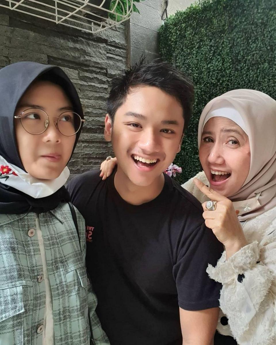 Agi Syahrain (instagram.com/inesinthya)
