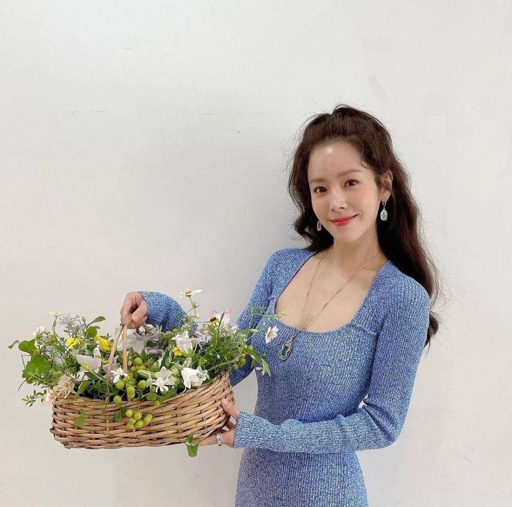 Han Ji Min (instagram.com/roma.emo)