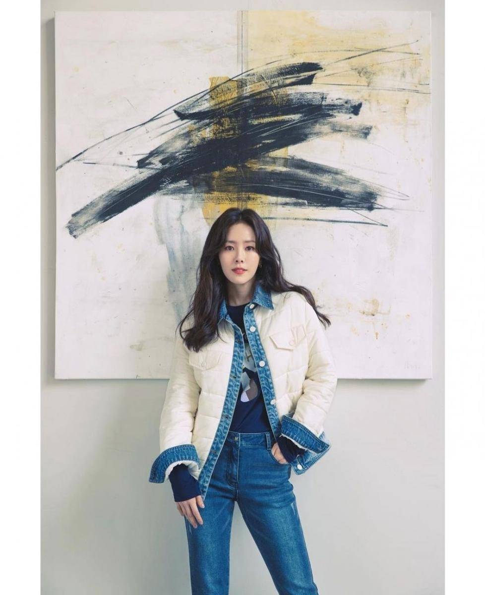 Han Ji Min (instagram.com/roma.emo)