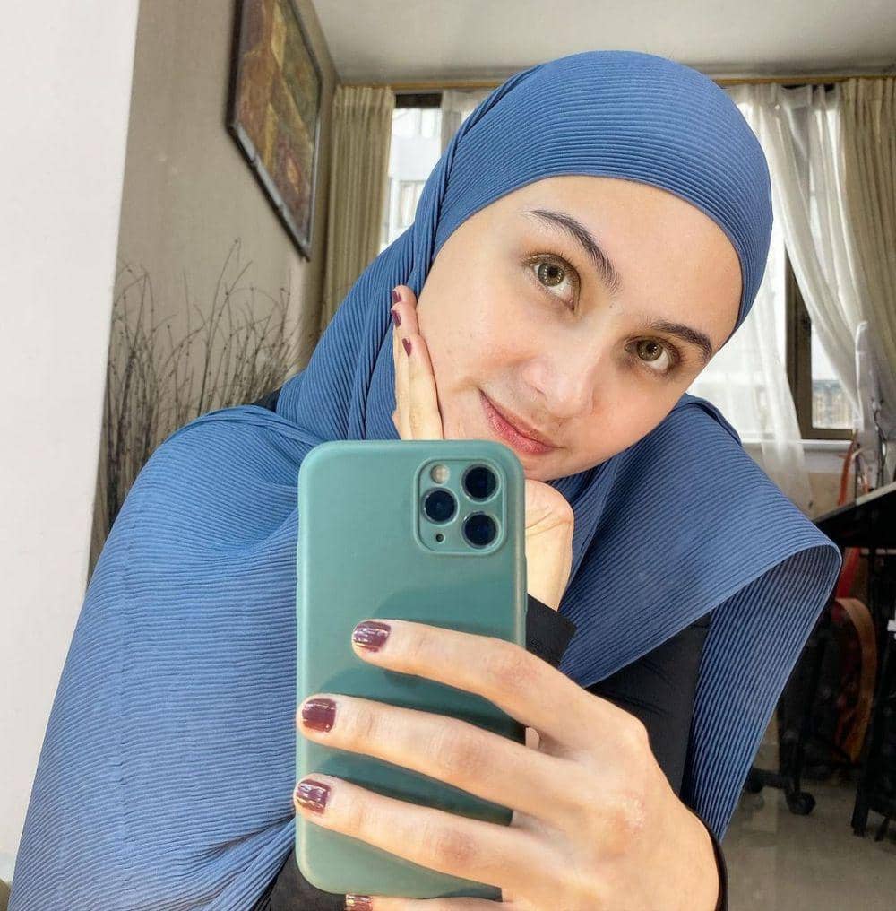 Zee Zee Shahab (instagram.com/zeezeeshahab)