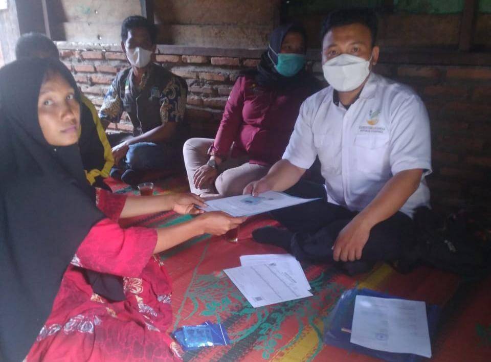 Penyandang disabilitas mental DH (45 tahun) bertemu dengan keluarga setelah 12 tahun berpisah.