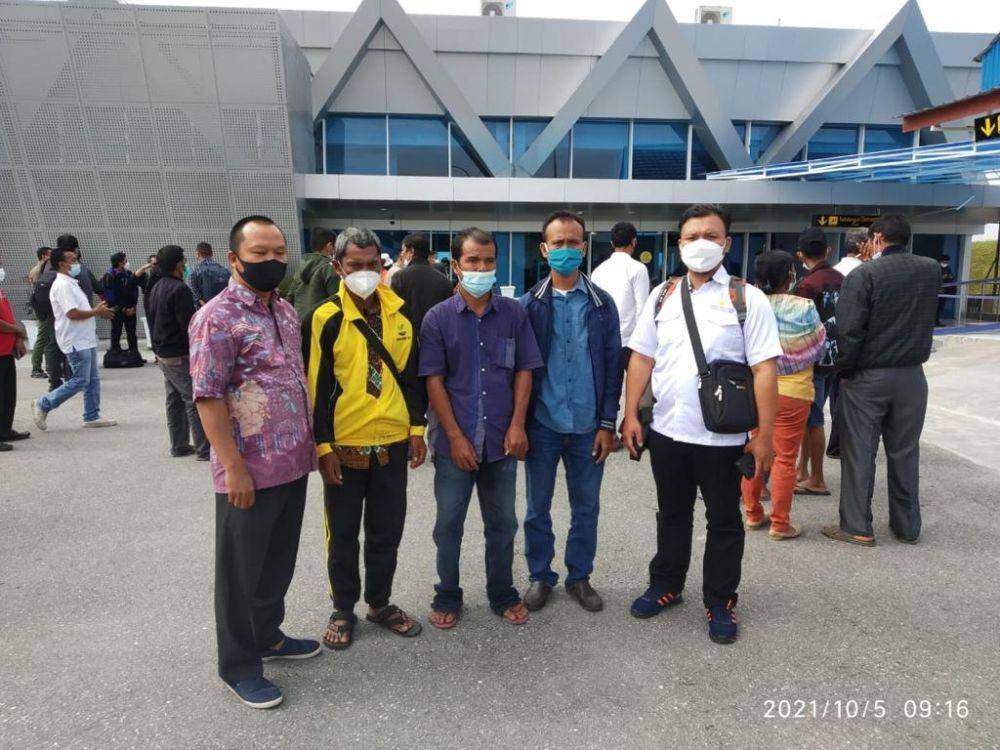 Penyandang disabilitas mental DH (45 tahun) bertemu dengan keluarga setelah 12 tahun berpisah. (dok. Kemensos)