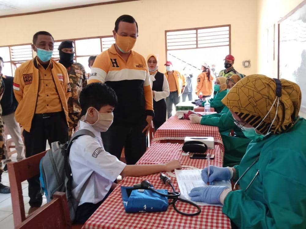 Gelar Vaksinasi Massal, Hanura Jabar Sasar Pelajar di Kaki Gunung Manglayang