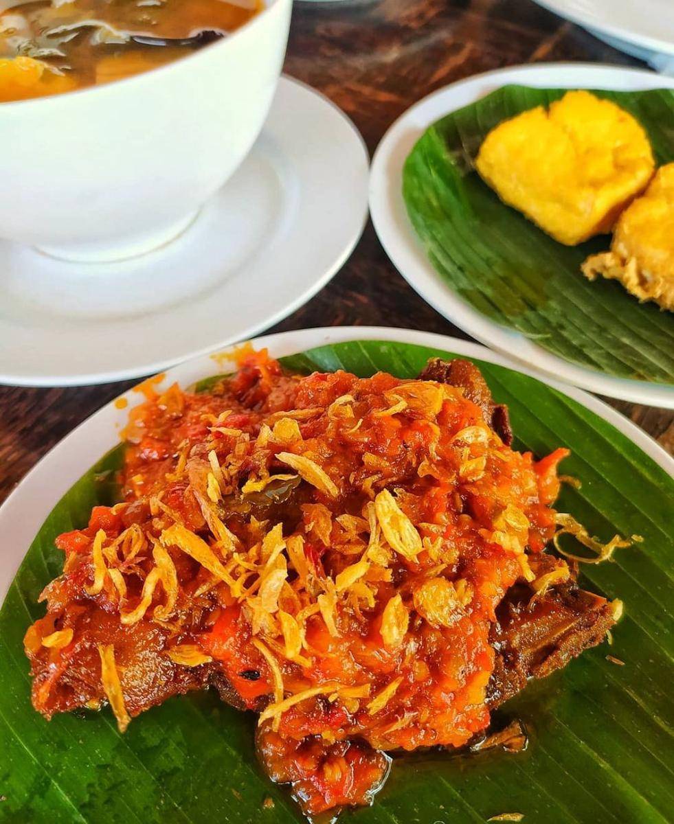 Rumah Makan Khas Sunda Cibiuk (instagram.com/deepfoodgasm)