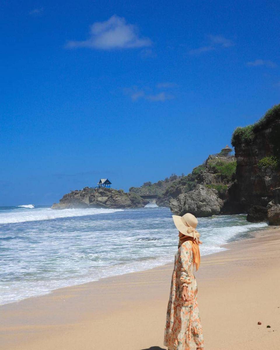 Pantai Porok (instagram.com/dewi_rhmd)