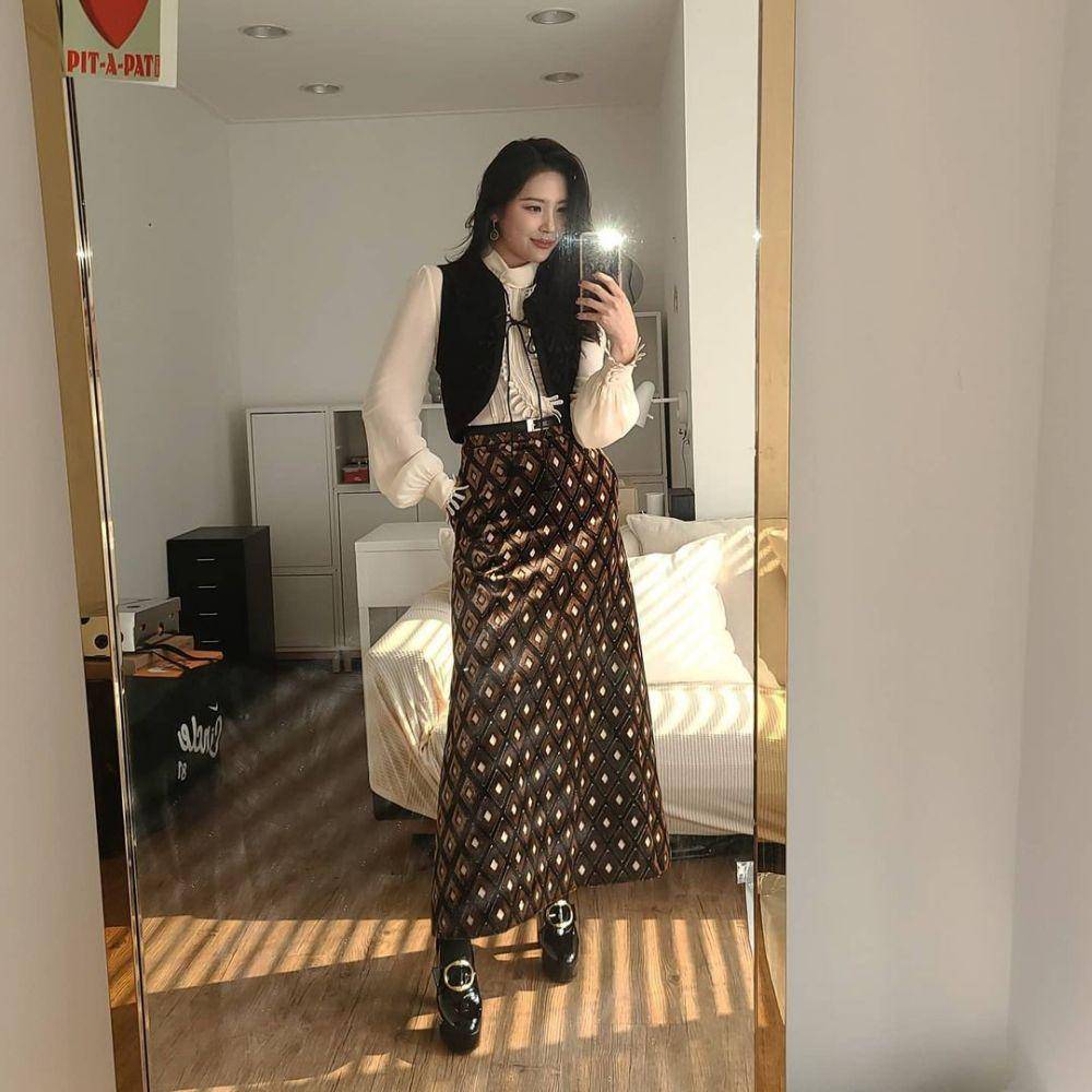 Bawahan rok ala Sunmi (instagram.com/miyayeah)