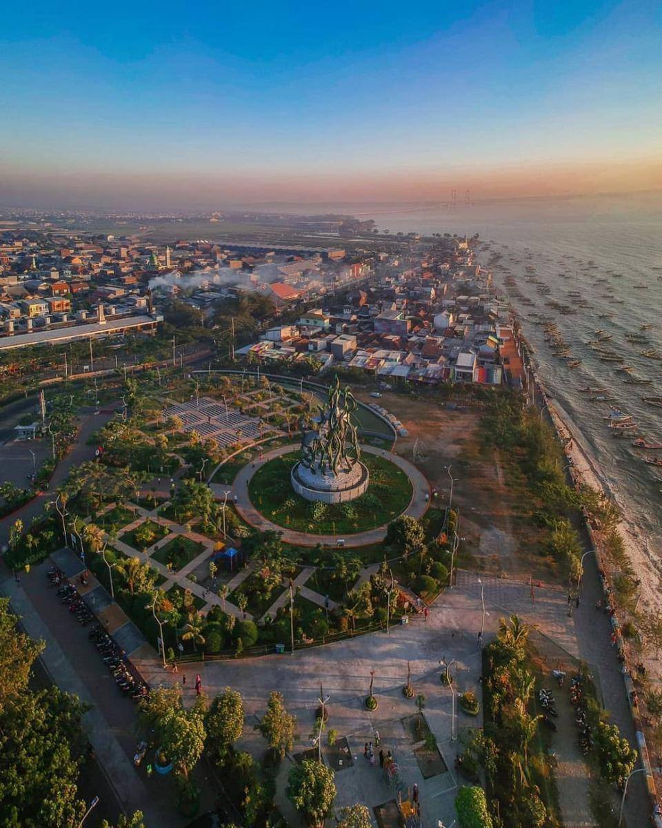 Taman Suroboyo (instagram.com/surabaya.cityscape)