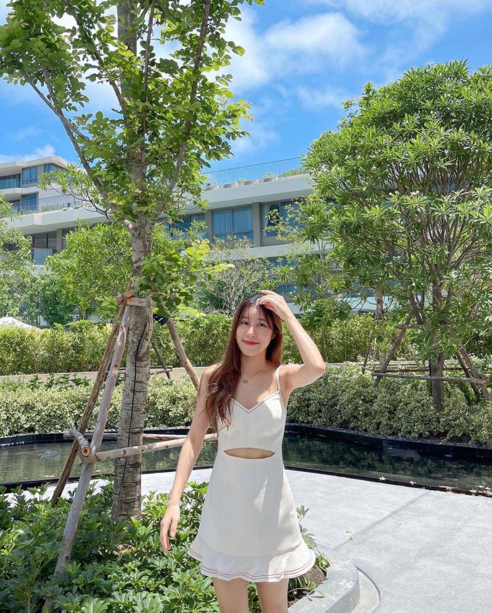Ciize Apichaya (instagram.com/ciizezphr)