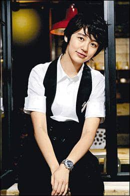 potret Yoon Eun Hye sebagai Eun Chan di Coffee Prince (chosun.com)