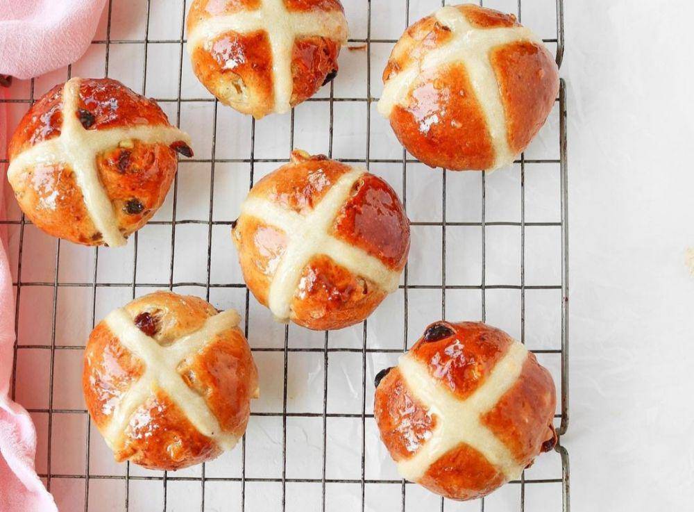 Hot Cross Buns (instagram.com/sweeterbytheseason)