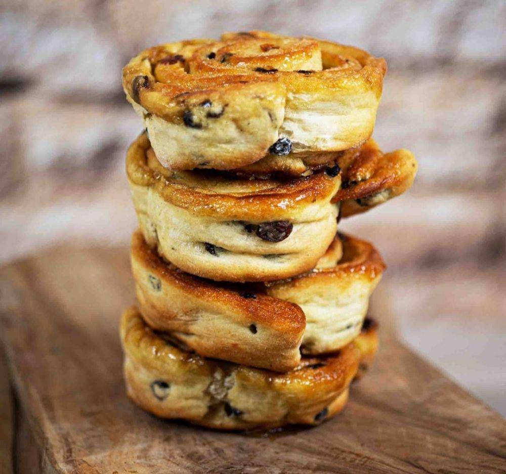 lardy cake (instagram.com/huffkinscotswolds)