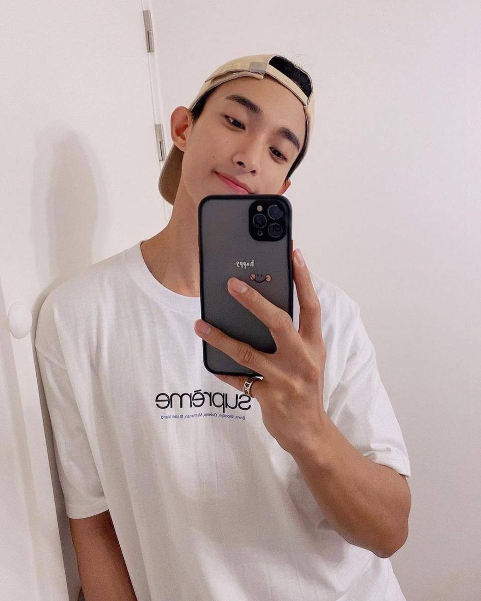 DK SEVENTEEN (instagram.com/dk_is_dokyeom)