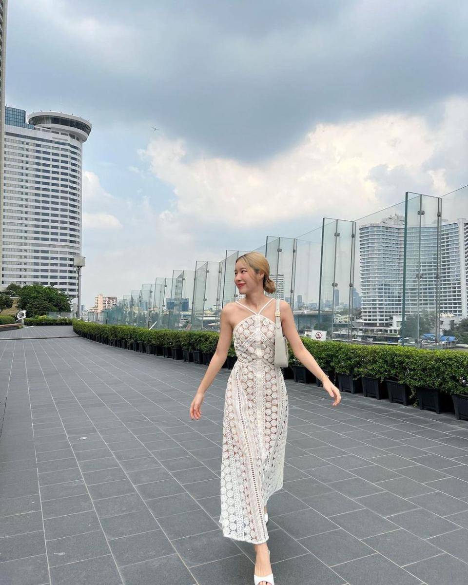Ciize Apichaya (instagram.com/ciizezphr)