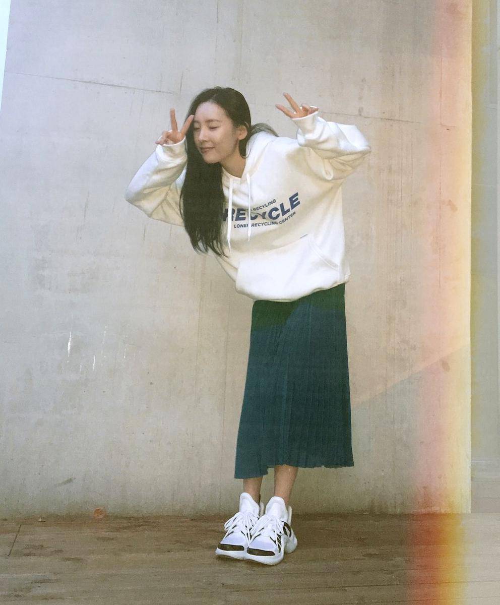 Bawahan rok ala Sunmi (instagram.com/miyayeah)