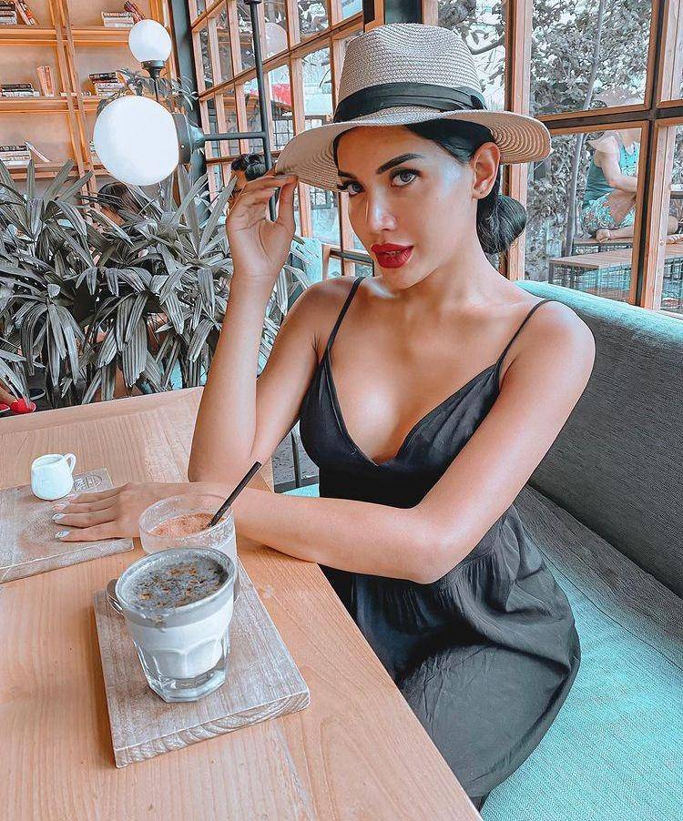 Millendaru (instagram.com/millencyrus)