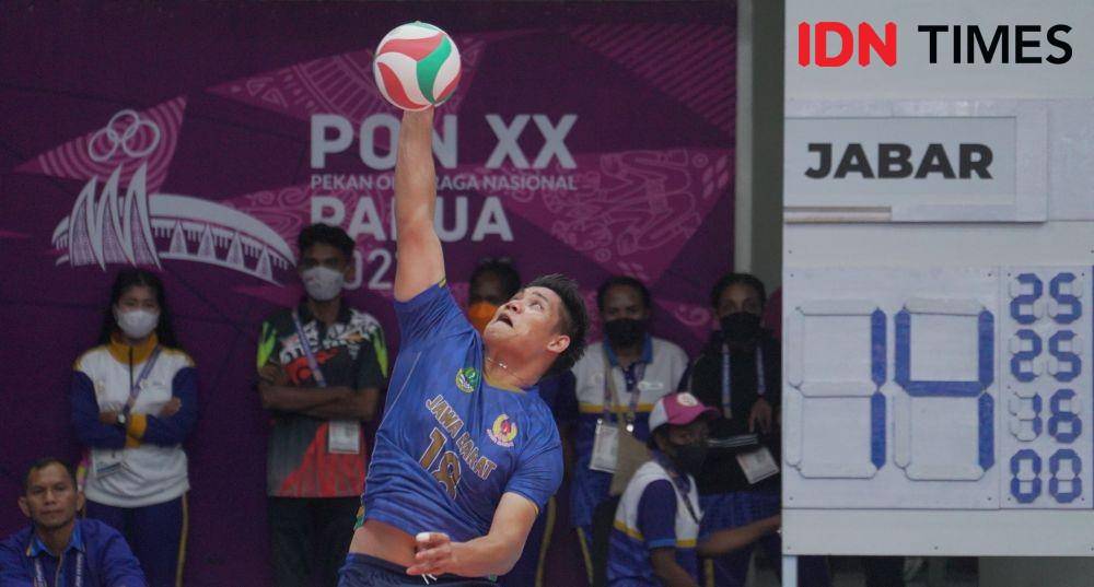 Tim putra voli Jawa Barat berhasil merebut medali emas usai mengalahkan DKI Jakarta di final PON XX Papua 2021. (IDN Times/Tatat Firza).