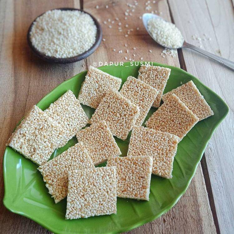 Enting-enting wijen (instagram.com/dapur_susmi)