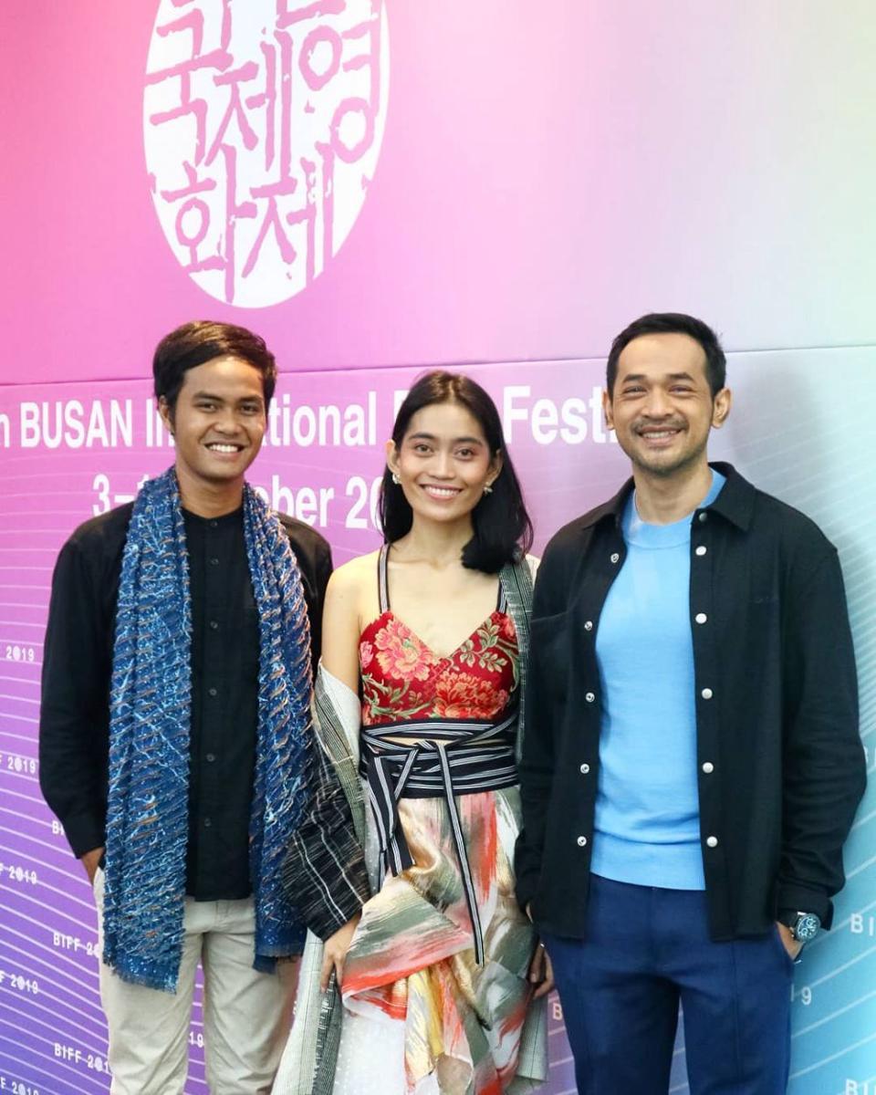 Wregas Bhanuteja bersama Sekar Sari dan Oka Antara saat menghadiri Busan International Film Festival 2019. (instagram.com/wregas_bhanuteja)