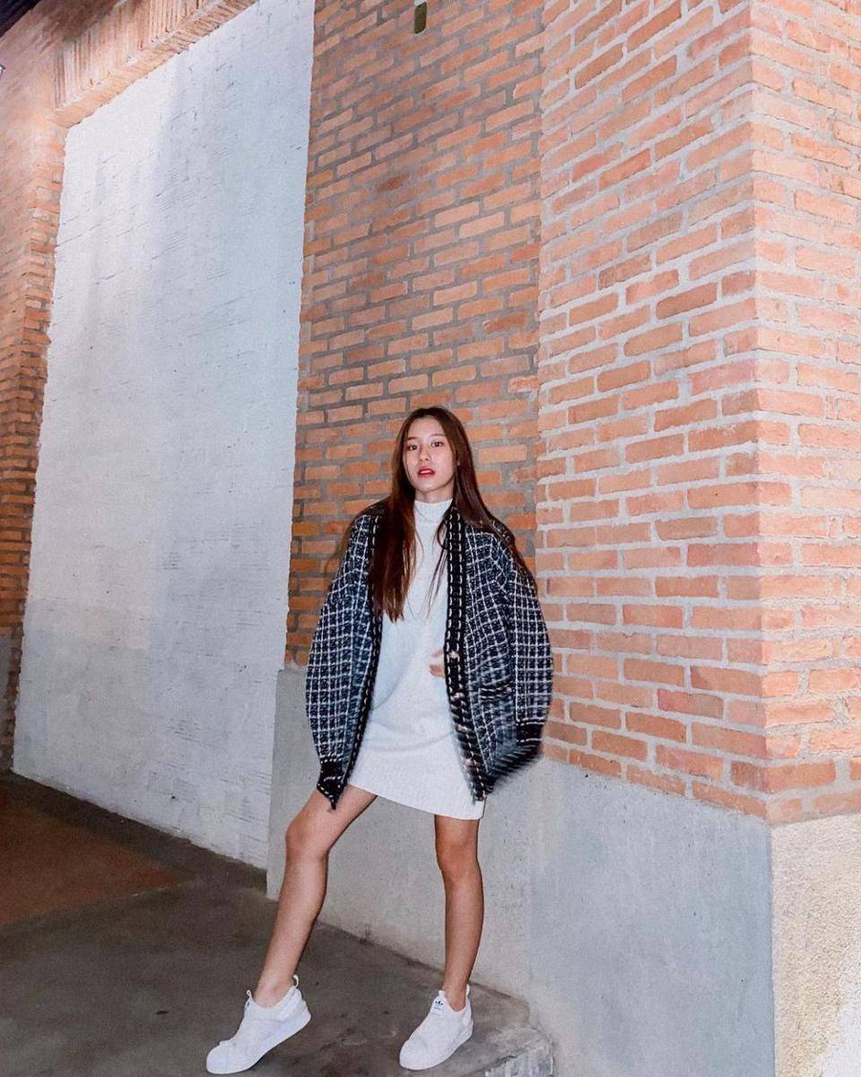 Ciize Apichaya (instagram.com/ciizezphr)
