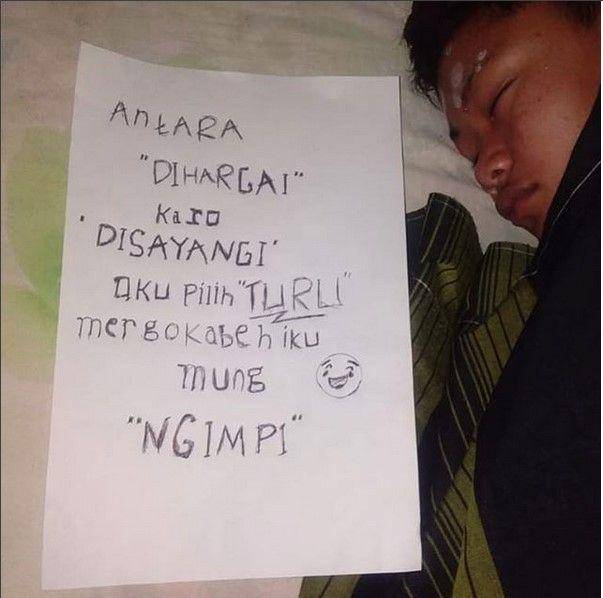 meme tidur (instagram.com/kpopsquadstore)