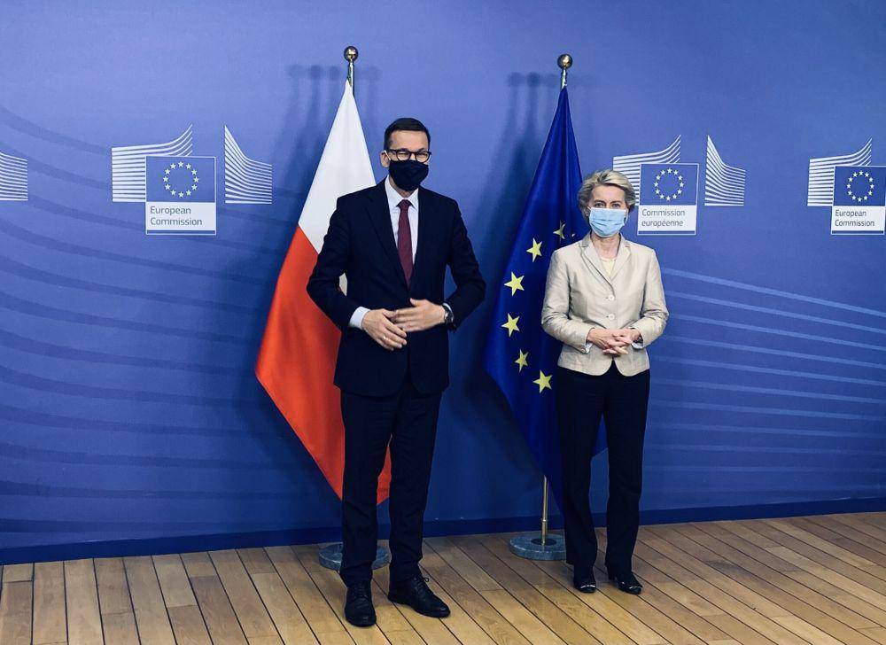 PM Polandia, Mateusz Morawiecki, saat bertemu dengan presiden komisi Eropa, Ursula von der Leyen. (twitter.com/Poland in the EU)