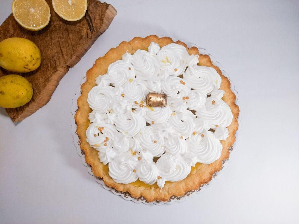 ilustrasi candy corn layered pie (unsplash.com/Fran Jacquier)