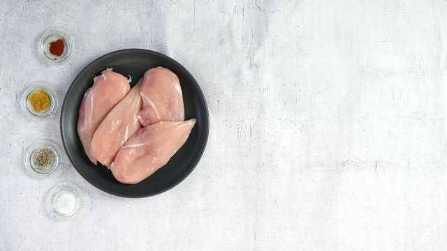 ilustrasi dada ayam tinggi akan protein (unsplash.com/Philippe Zuber)