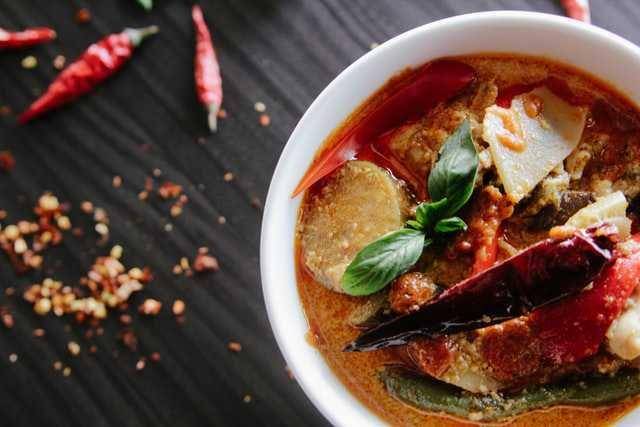 ilustrasi makanan pedas (unsplash.com/emy)