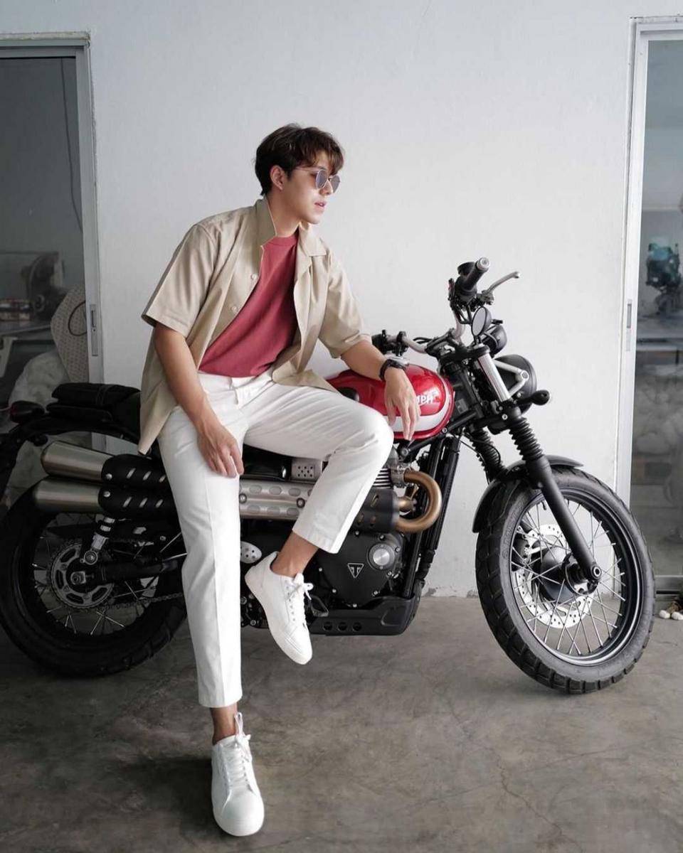 Inspirasi kaus ala Nine Naphat (instagram.com/naphat_nine)