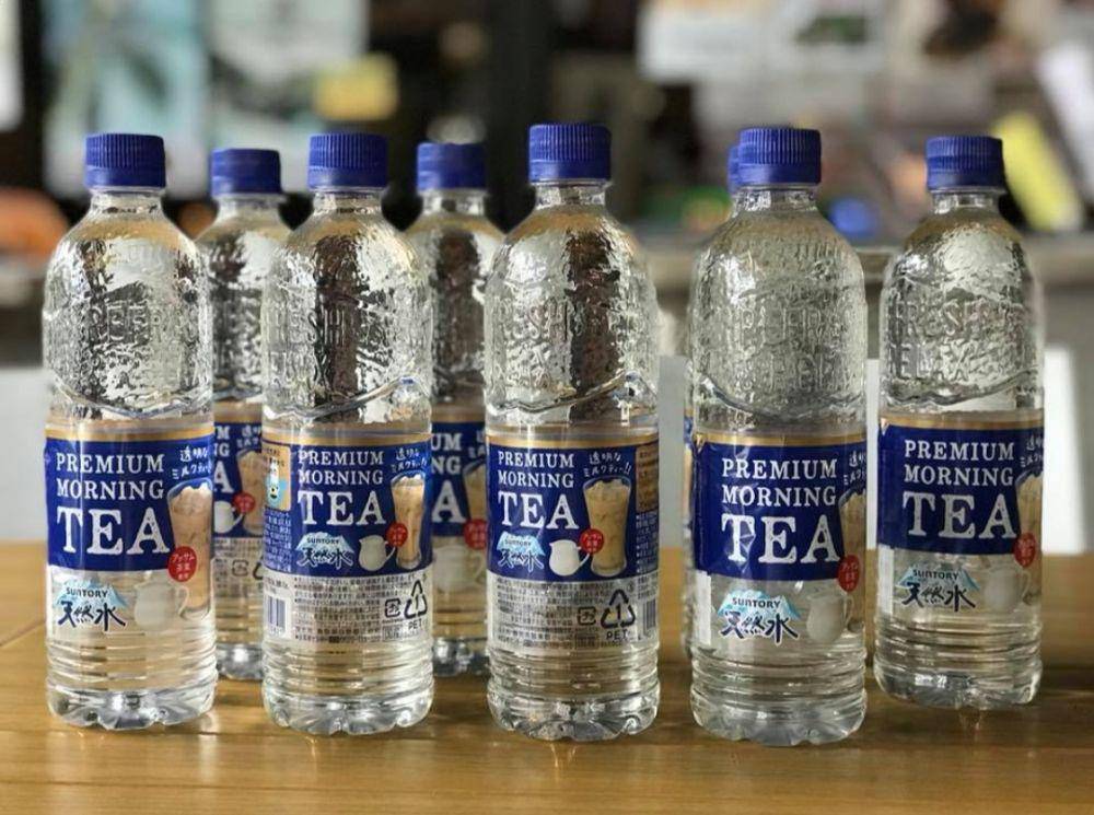 Minuman unik teh susu transparan. (says.com)