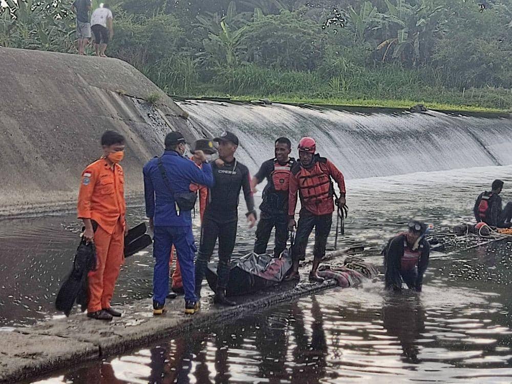 Korban tenggelam di Dam Kriyan ditemukan dalam kondisi meninggal dunia.(doc.Kantor Basarnas Yogyakarta)