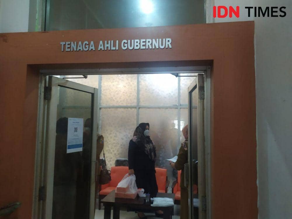 Pemprov) Lampung menyoroti kasus dugaan penggelapan dalam jabatan PT. Sumatra Surf Resort (SSR), bidang usaha perhotelan di Kecamatan Tanjung Setia, Kabupaten Pesisir Barat. (IDN Times/Tama Yudha Wiguna)