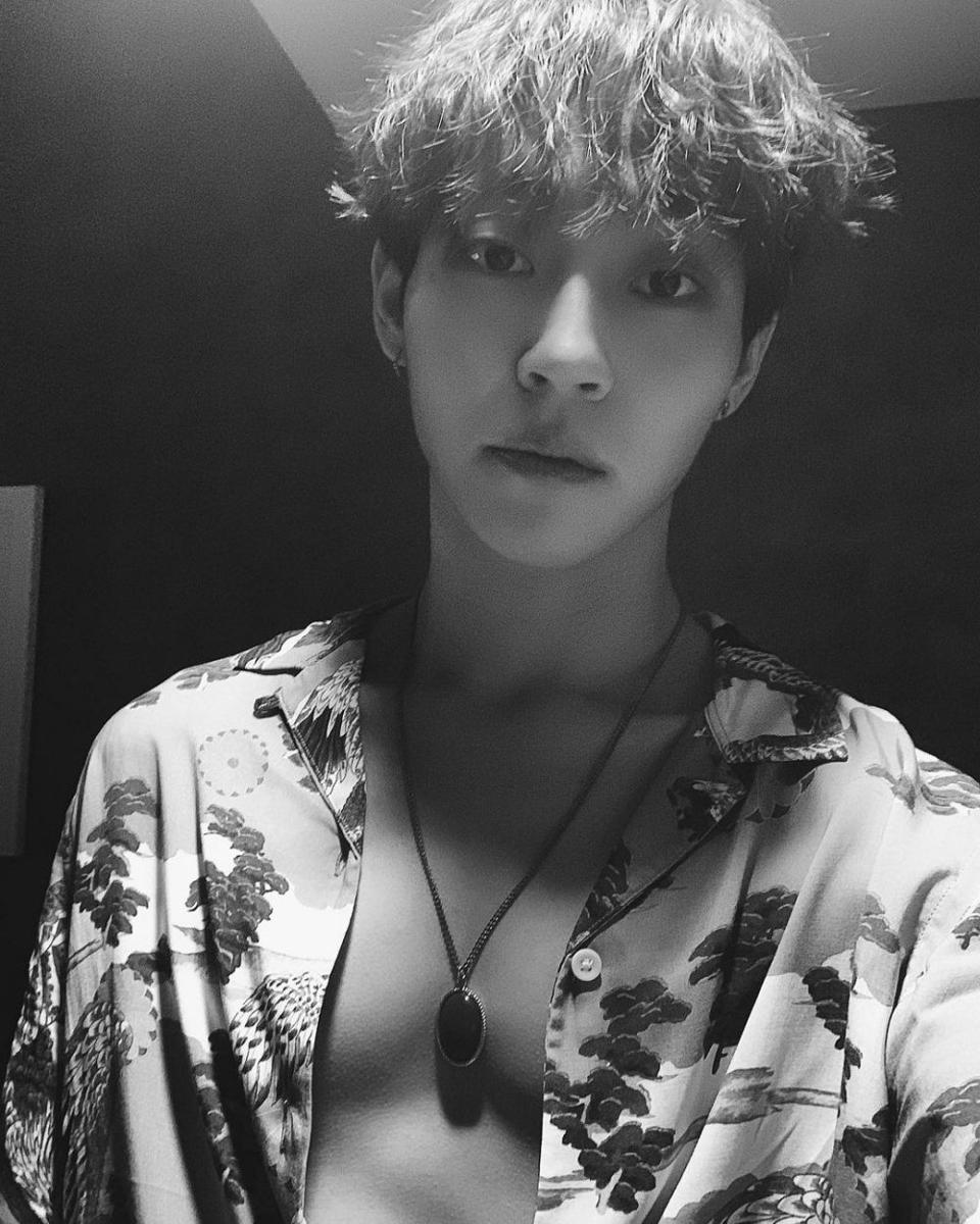 Woosung The ROSE (instagram.com/iwoosung)