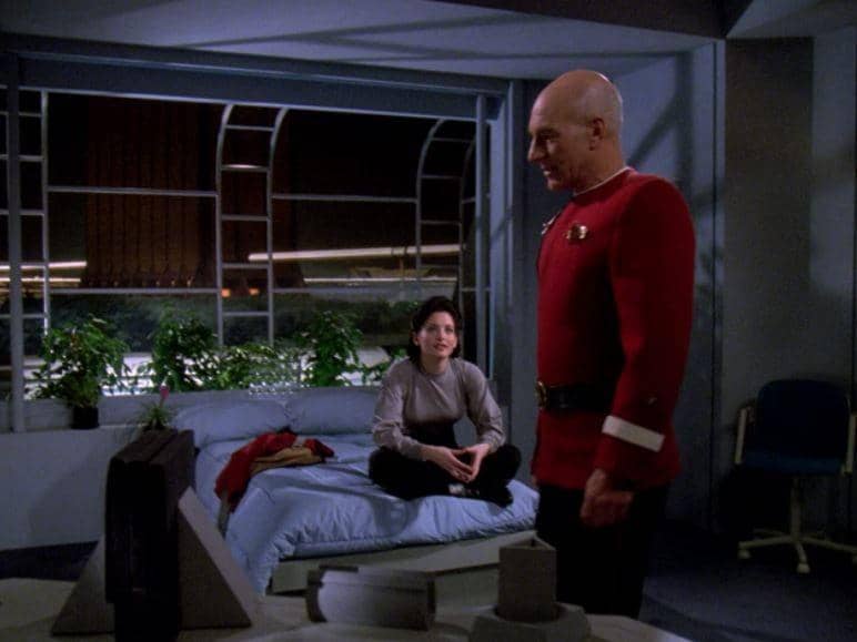 cuplikan Patrick Stewart dan J.C. Brandy di Star Trek: The Next Generation (1987) (dok. Paramount)