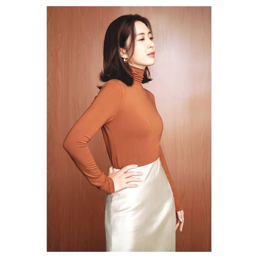 Song Yoon Ah (instagram.com/songyoona2015)