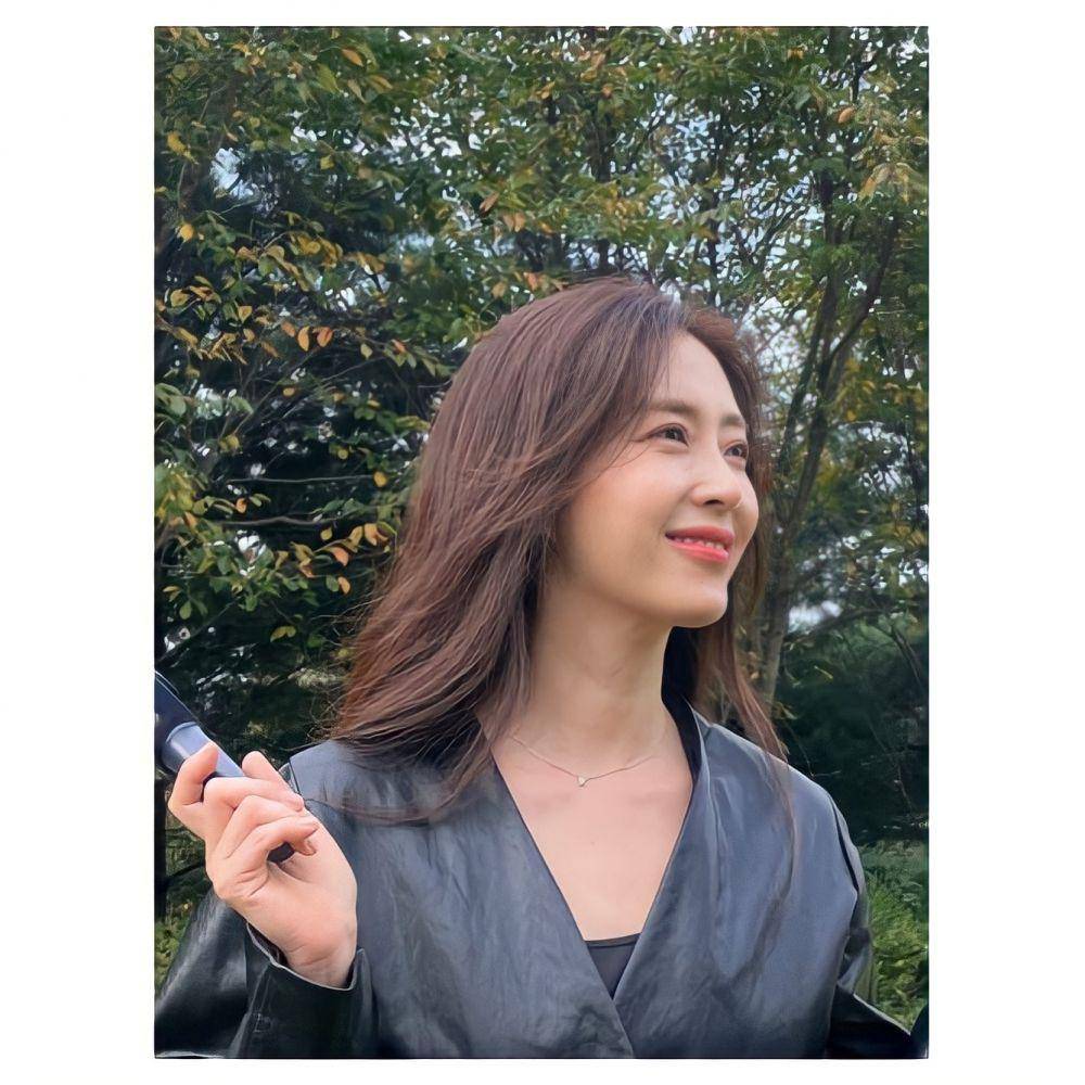 Song Yoon Ah (instagram.com/songyoona2015)