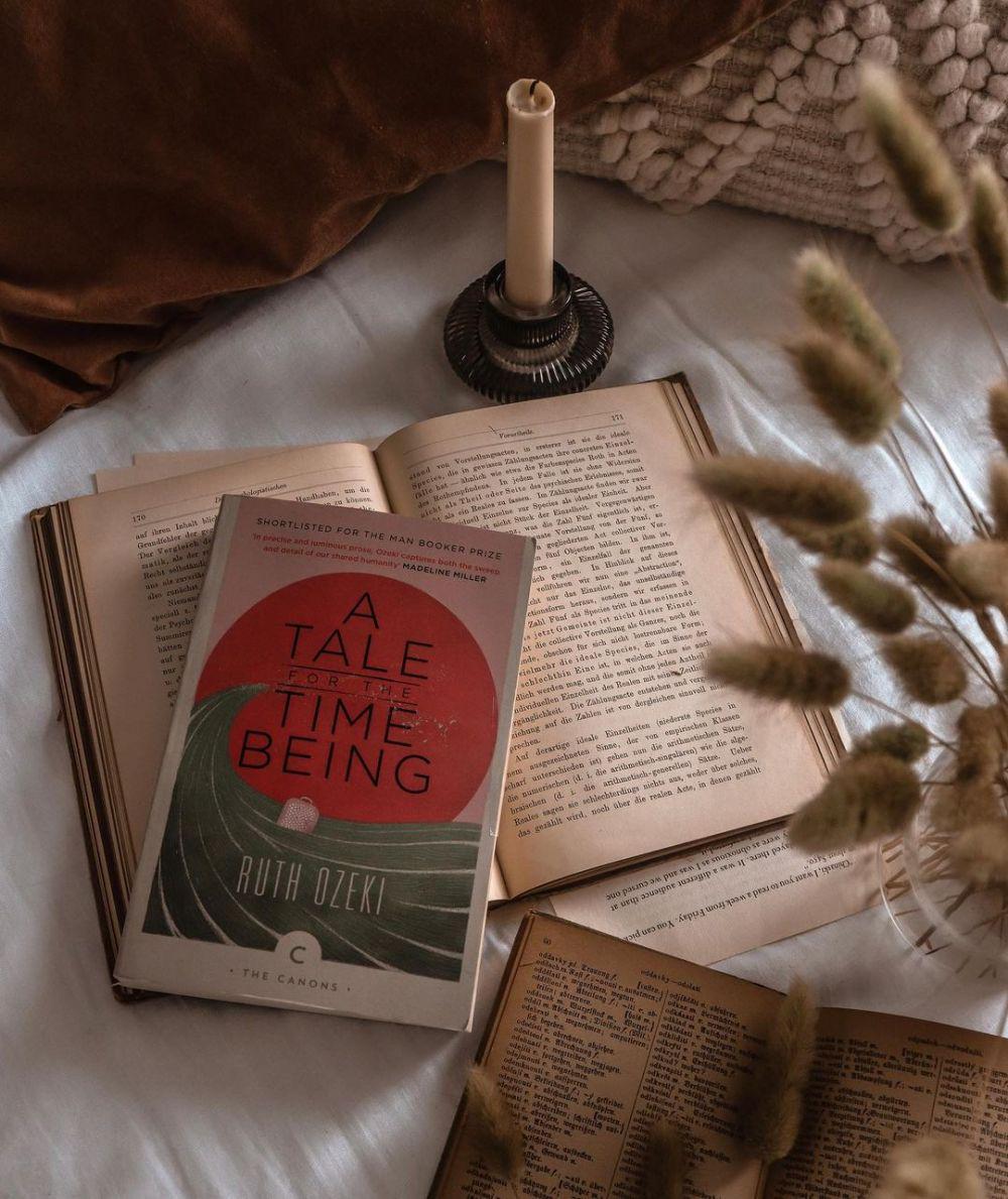 A Tale for the Time Being oleh Ruth Ozeki (instagram.com/sahar.reads)