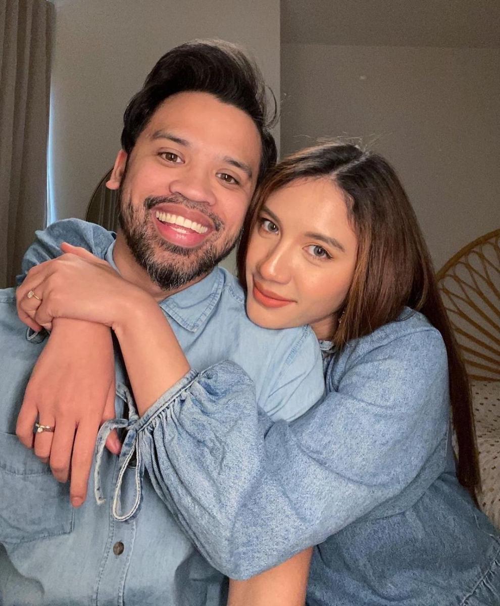 Acha Sinaga bersama suami (instagram.com/achasinaga)