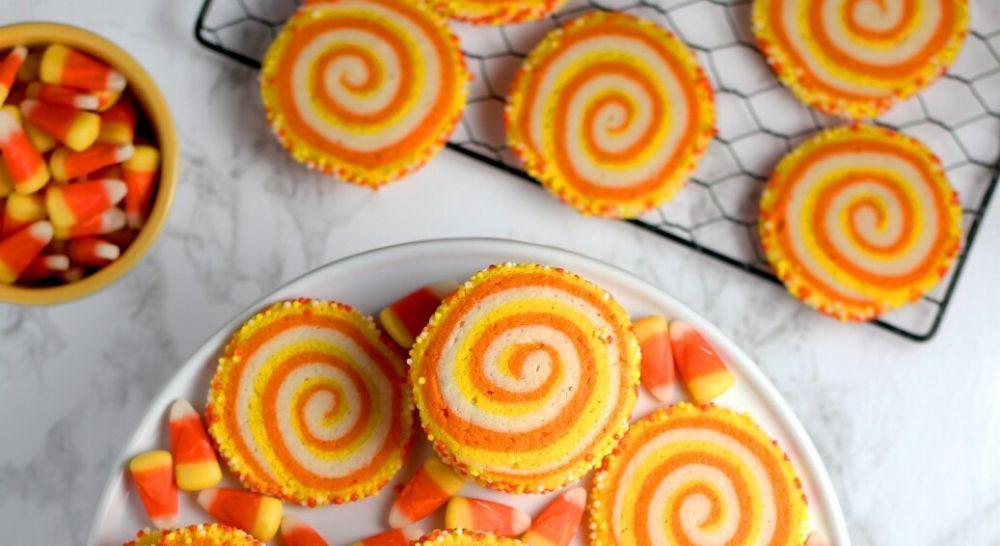 ilustrasi candy corn cookies (unsplash.com/sheri silver)
