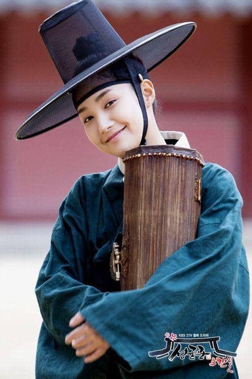 potret Park Min Young sebagai Kim Min Shik di drama Sungkyunkwan Scandal (koreaboo.com)