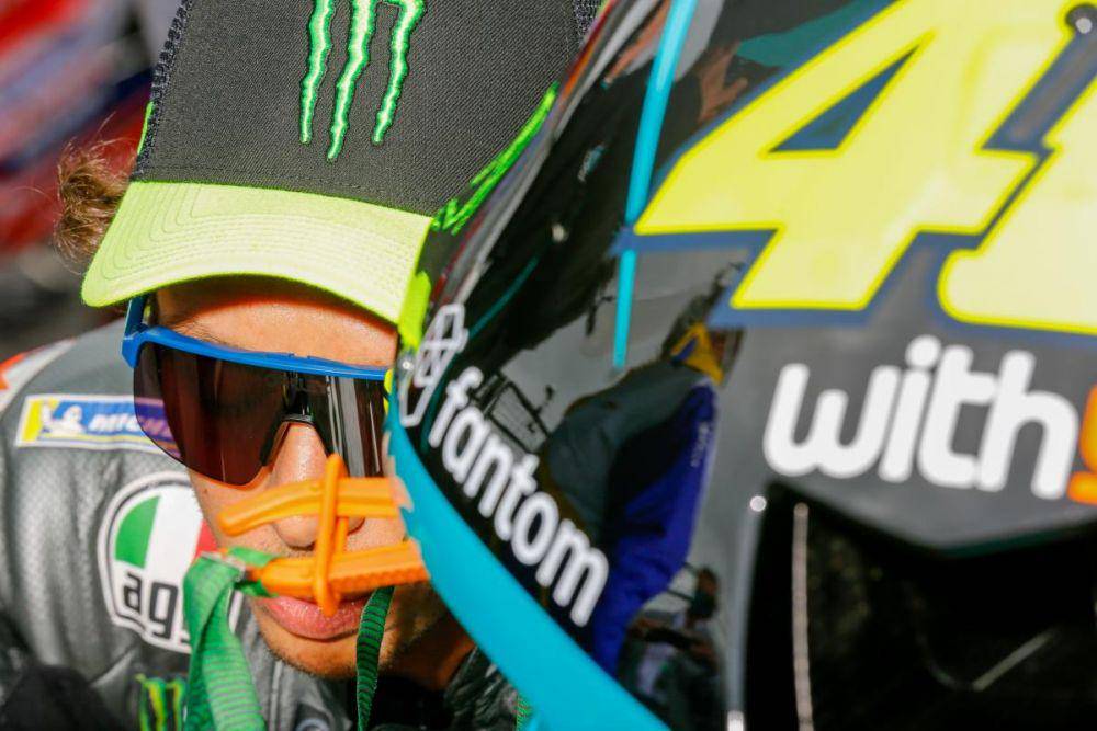 Valentino Rossi saat bersiap jelang GP Inggris (motogp.com)